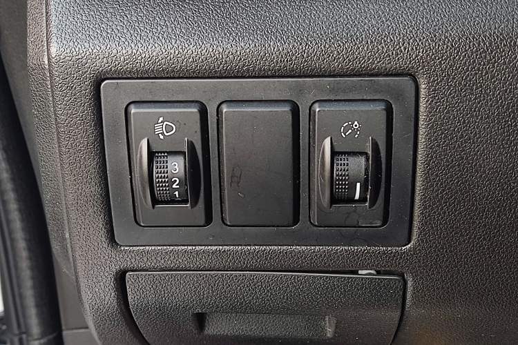 Used BAIC Senova X25 2015 1.5L manual Comfort trim level