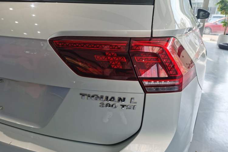 Used Volkswagen Tiguan L 2018 380TSI Automatic All-Wheel Drive Luxury Edition