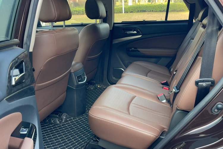 Used BYD S7 2016 2.0T Automatic Prestige Plus Interior 3