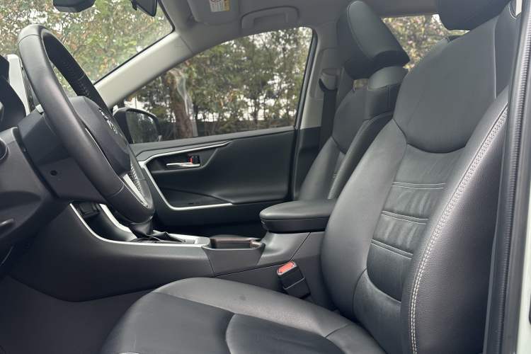 Used Toyota RAV4 2020 2.0L CVT Two-Wheel Drive Fashion PLUS Edition
