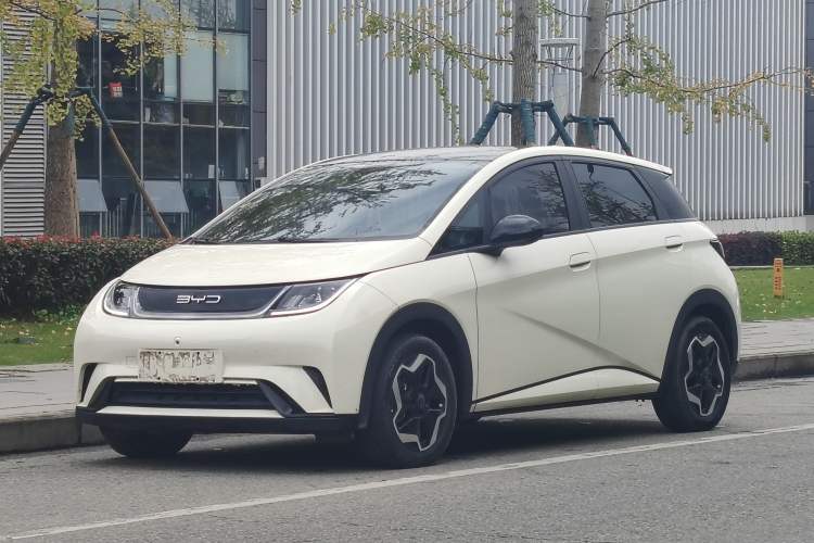 Used BYD Dolphin 2021 405 km Fashion Edition
