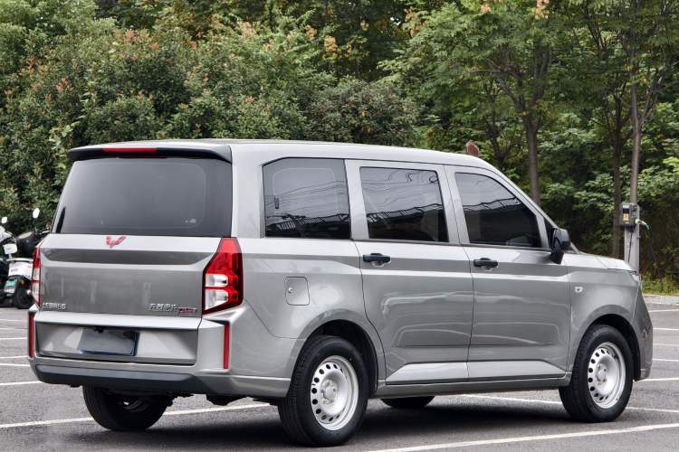 Used Wuling Hongguang PLUS 2020 1.5L Manual Standard Edition 7-Seater
