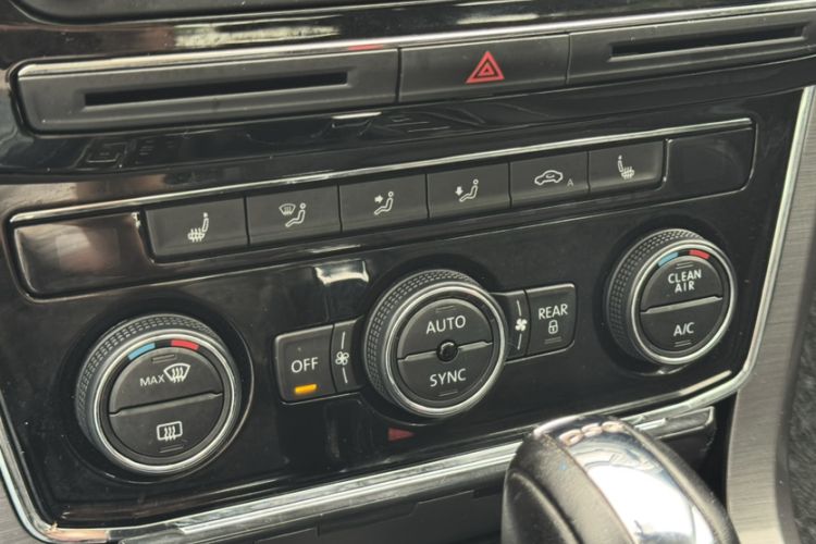 Used Volkswagen Passat 2017 280TSI DSG Luxury Edition Interior 4