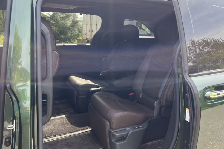 Used Toyota Sienna 2021 2.5L Hybrid Platinum Edition