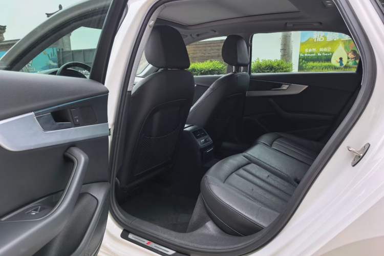 Used Audi A4L 2019 40 TFSI Fashion Edition China VI Emission Standard Interior 3