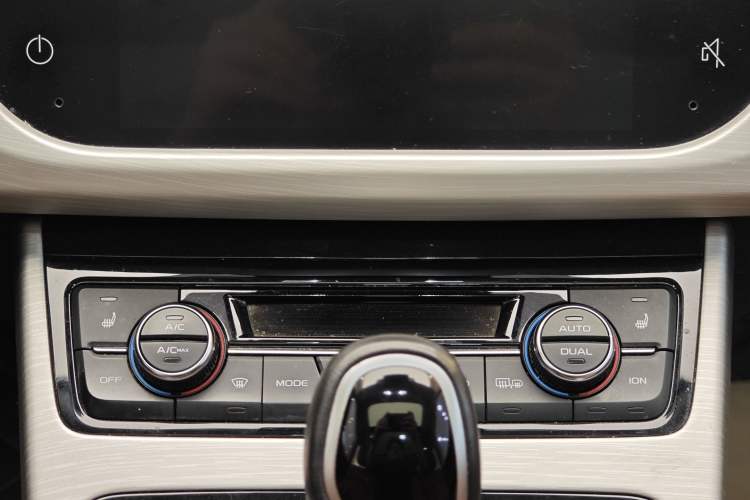 Used Geely Auto Emgrand X7 Sport 2018 1.8TD Automatic Two-Wheel Drive ZhiZun Model with 4G Connectivity
