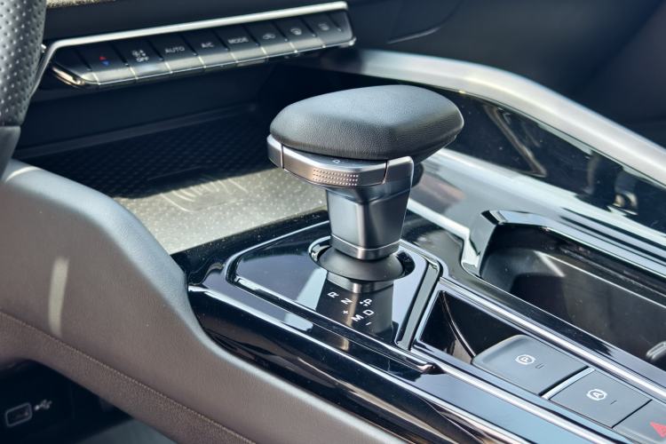 Used Geely Auto Preface 2025 Dongfang Yao 2.0TD Moonlight Edition Gear Lever