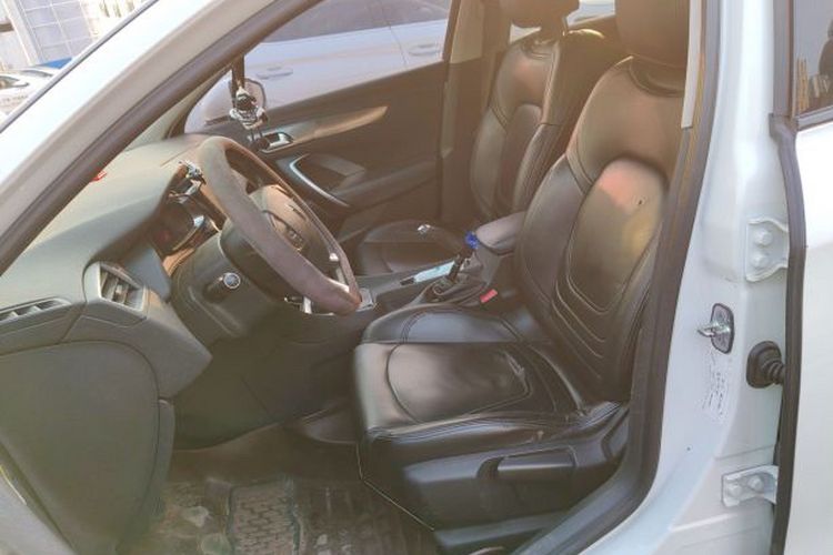 Used DS 5LS 2014 1.8L automatic Comfort version VTi140