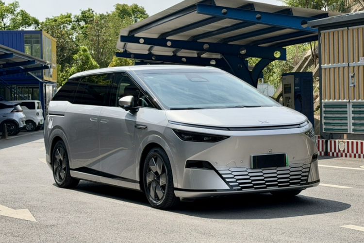 Used XPeng X9 2024 702 Ultra-Long Range Max
