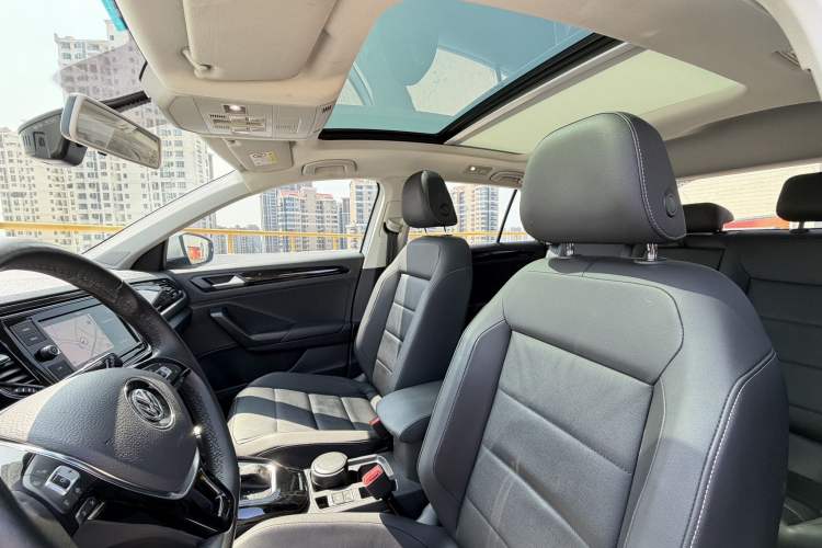 Used Volkswagen T-ROC 2020 280TSI DSG Two-Wheel Drive Comfort Version Interior 5