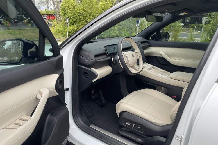 Used Nio ES6 2024 75 kWh Interior 1