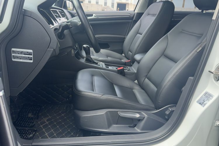 Used Volkswagen Golf 2017 1.6L Automatic Comfort Million-Vehicle Anniversary Edition
