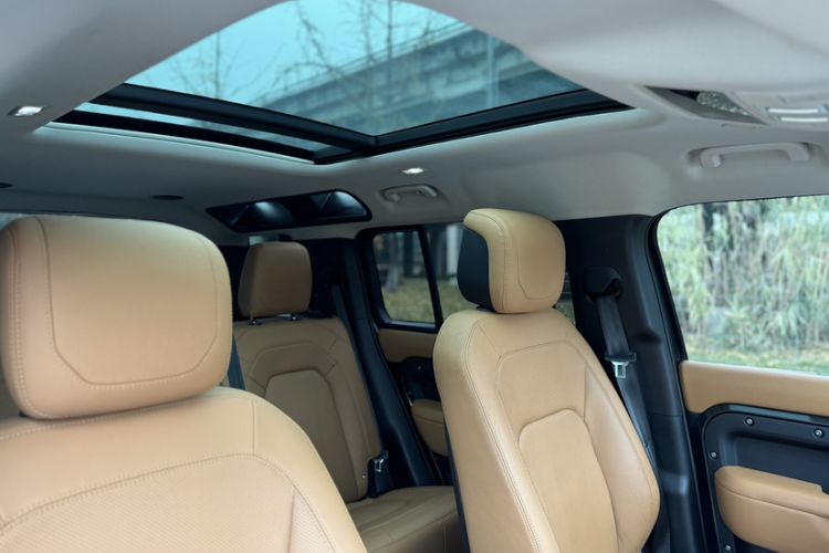 Used Land Rover Defender 2023 Facelift 110 3.0T P400 Dark Edition
