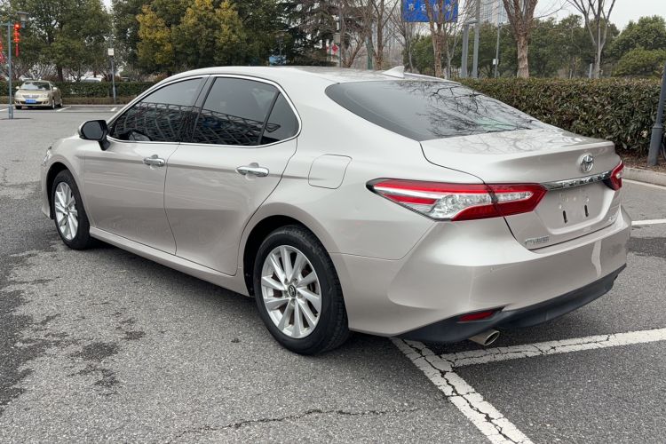 Used Toyota Camry 2021 2.0G Luxury Edition
