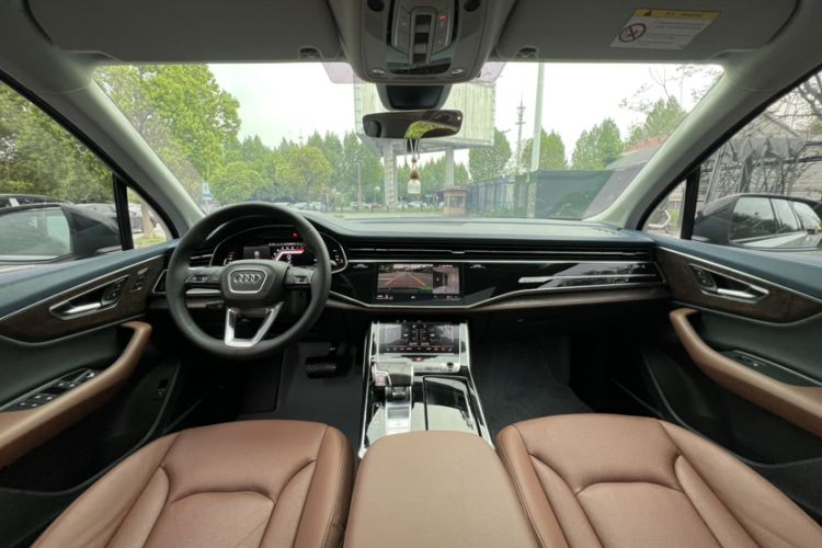 Used Audi Q7 2022 55 TFSI quattro S line Sport model Interior 5