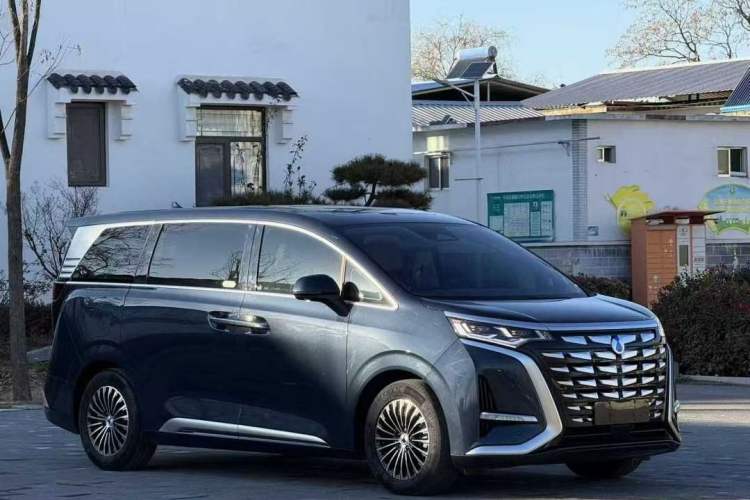 Used Denza D9 2023 DM-i 945 Business Edition