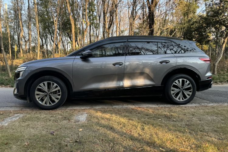 Used Audi Q5 e-tron 2023 40 e-tron Shining Edition Mecha Kit
