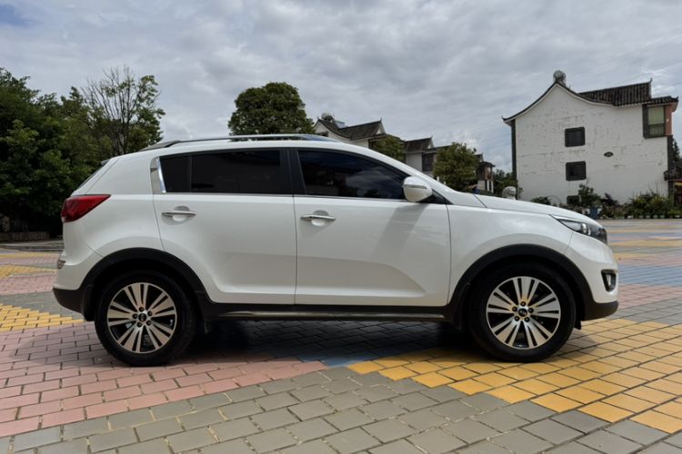 Used Kia Sportage R 2015 2.0L Automatic Two-Wheel Drive DLX Model
