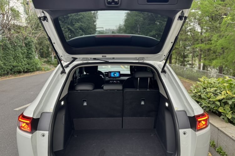 Used Honda Vezel 2023 1.5L CVT Tech Edition Trunk