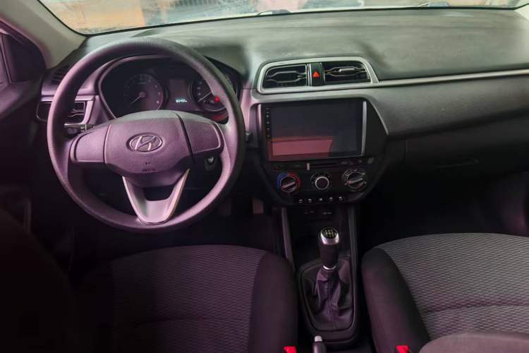 Used Hyundai Verna (older generation) 2017 1.4L Manual Huancai Edition China V Standard Audio And AC Panel