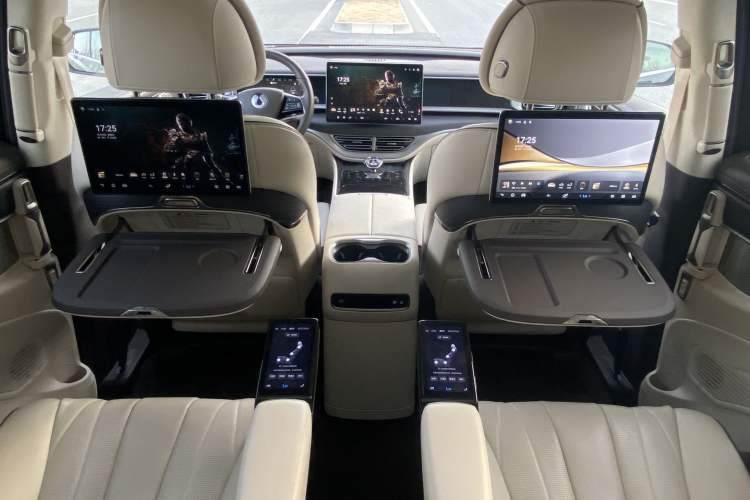 Used Denza D9 2024 DM-i 980 Four-Wheel Drive Flagship Model