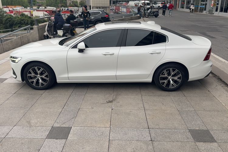 Used Volvo S60 2023 B4 Zhiyi Luxury Edition Exterior 6