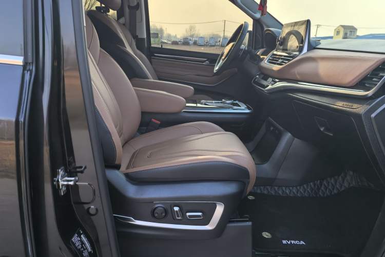 Used SAIC MAXUS G20 2021 PLUS 2.0T Gasoline Automatic Luxury Edition
