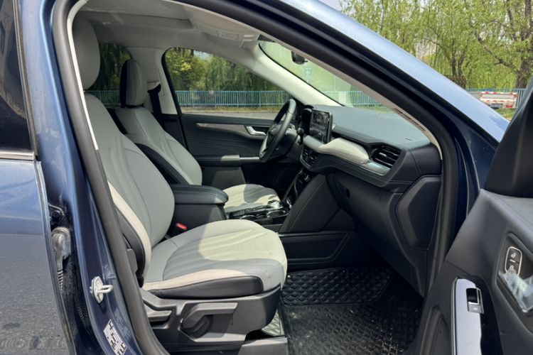 Used Ford Escape 2020 EcoBoost 245 Two-Wheel-Drive Titanium Edition Interior 6