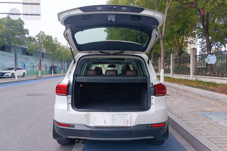 Used Volkswagen Tiguan 2015 1.8TSI Automatic All-Wheel-Drive Luxury Model
