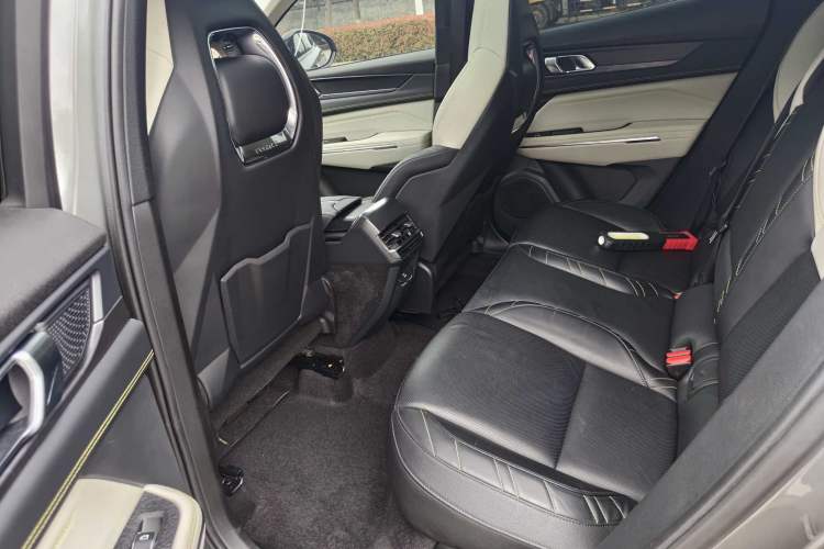 Used Lynk & Co 05 2020 2.0TD Two-Wheel Drive Shine Halo Interior 4