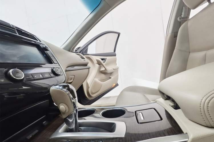 Used Nissan Teana 2013 2.0L XL Comfort Edition Interior 3