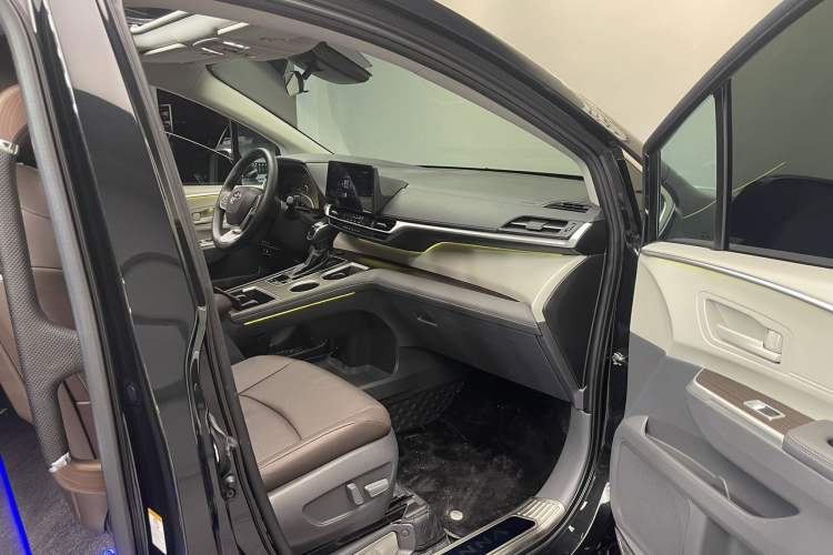 Used Toyota Sienna 2024 2.5L Hybrid Comfort Edition
