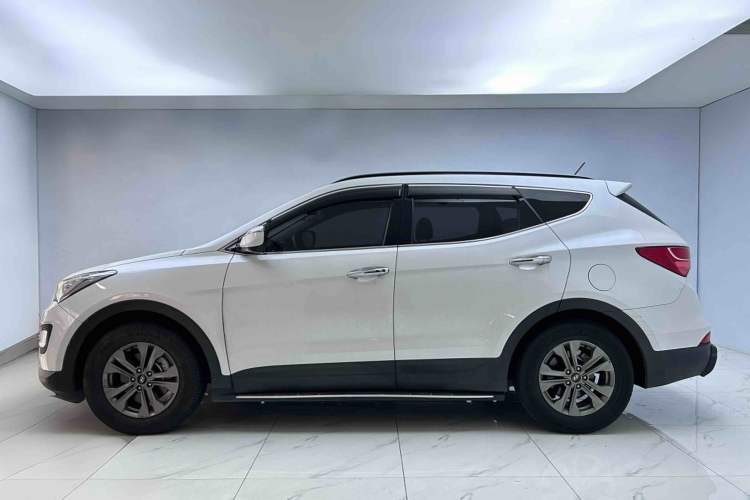 Used Hyundai Santa Fe 2013 2.4L Automatic Two-Wheel Drive Smart Version
