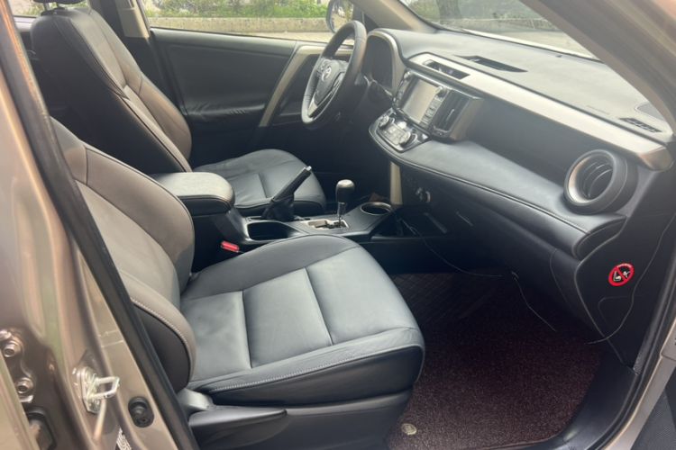 Used Toyota RAV4 2015 2.5L Automatic 4x4 Luxury Edition
