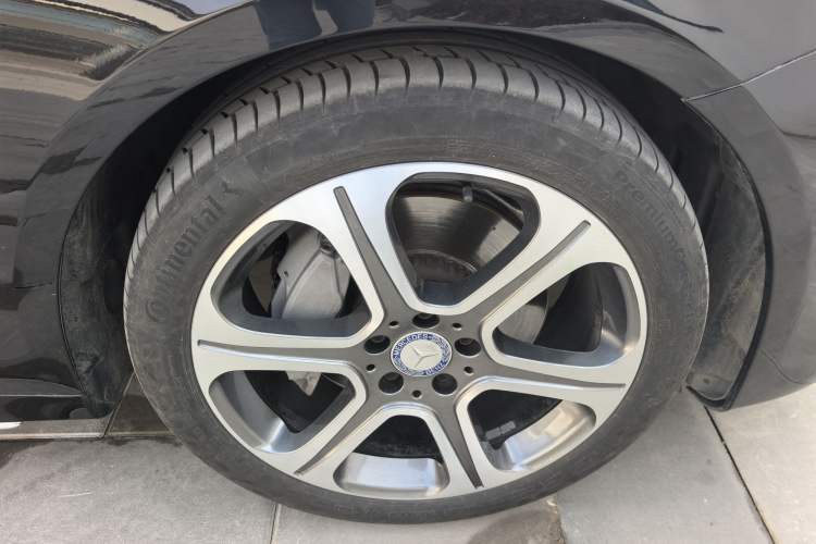 Used Mercedes-Benz E-Class 2016 E 300 L Sporty and Stylish Model