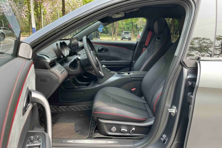 Used ORA Lightning Cat 2024 Dark Night Edition 555km Prestige Version Left Front Seat