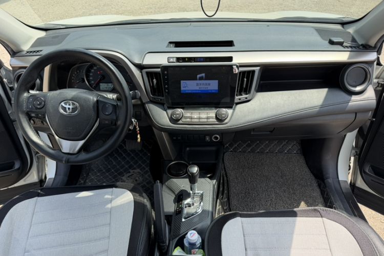 Used Toyota RAV4 2015 2.0L CVT Two-Wheel Drive Fashion Edition

