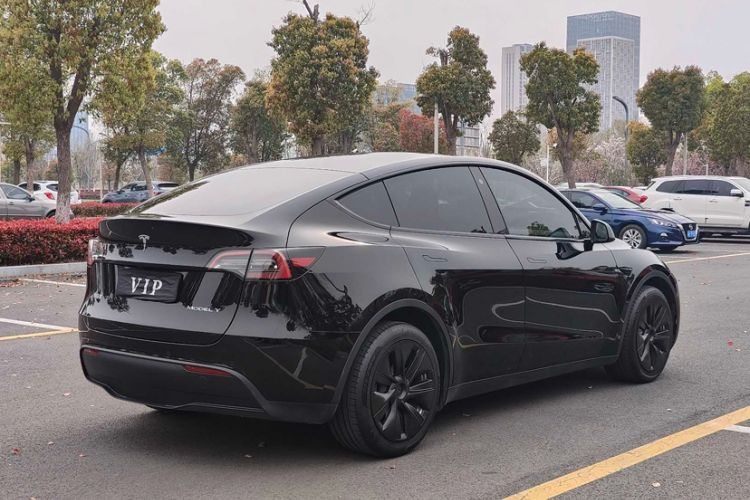 Used Tesla Model Y 2023 Long-Range All-Wheel-Drive Version