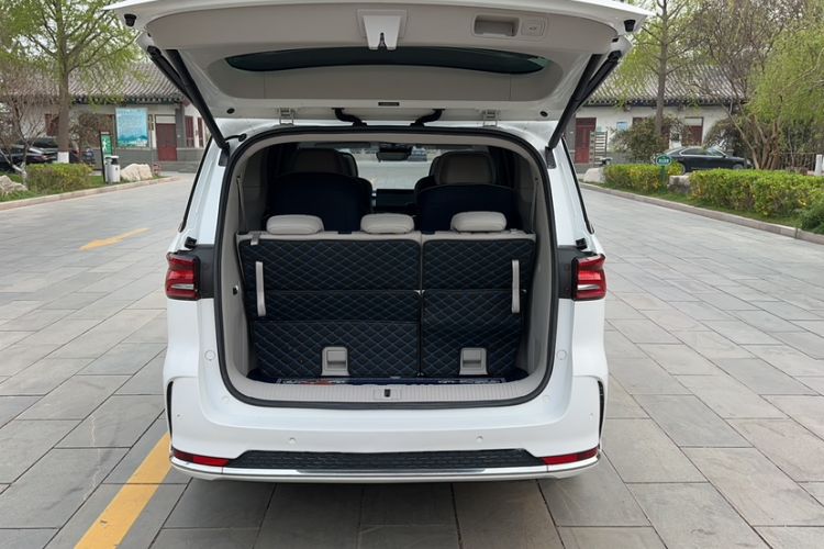 Used Roewe iMAX8 2021 400TGI Supreme Series Ultimate Edition
