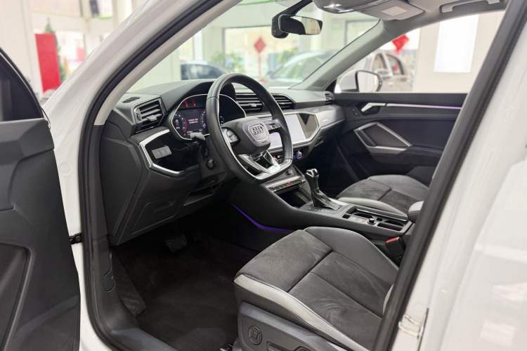 Used Audi Q3 2020 40 TFSI Fashion Dynamic Model
