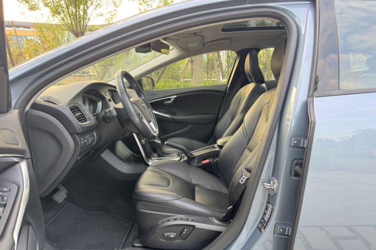 Used Volvo V40 2018 T3 Zhiyi Edition