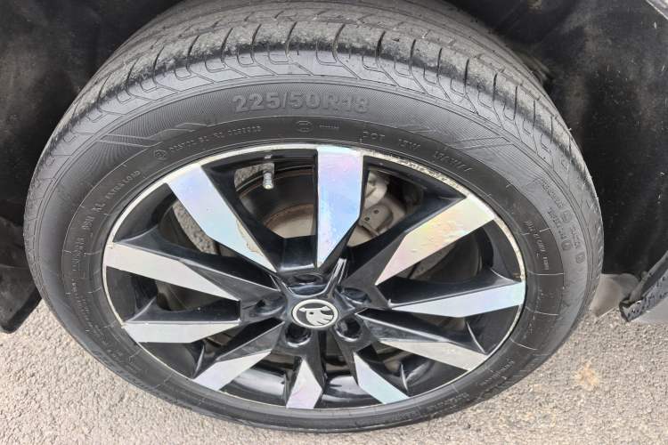 Used Skoda Karoq 2020 TSI280 Luxury Smart Edition China VI Standard Exterior 4