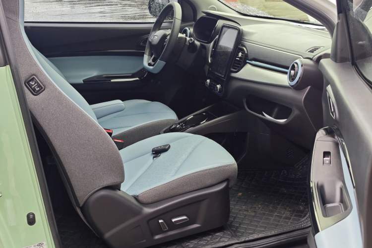 Used Chery New Energy Little Ant 2022 Revised Version Sweet Pink Edition Half-Sugar Version Lithium Iron Phosphate 30.7 kWh 30 kW 301 km