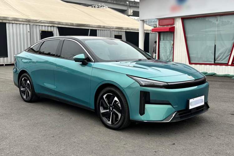 Used Geely Galaxy L6 2023 125km MAX Exterior 1