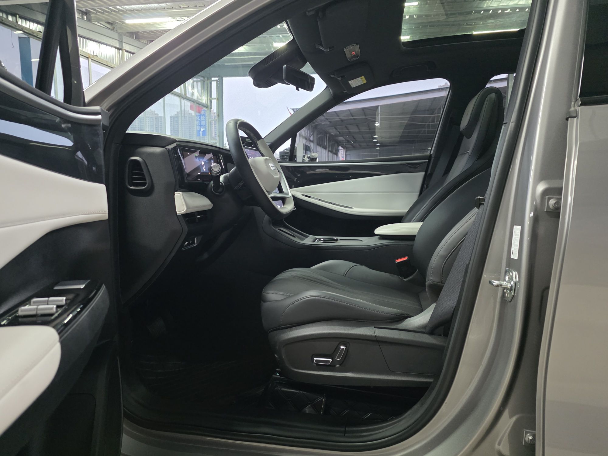 Geely Galaxy L7 2025 EM-i 115km Exploration+ Edition — снимка 12