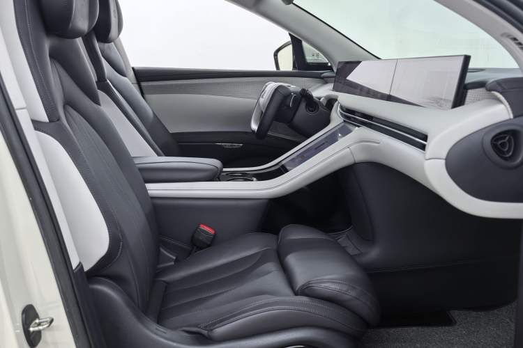 Used IM LS7 2023 90 kWh Elite Rear-Drive Version
