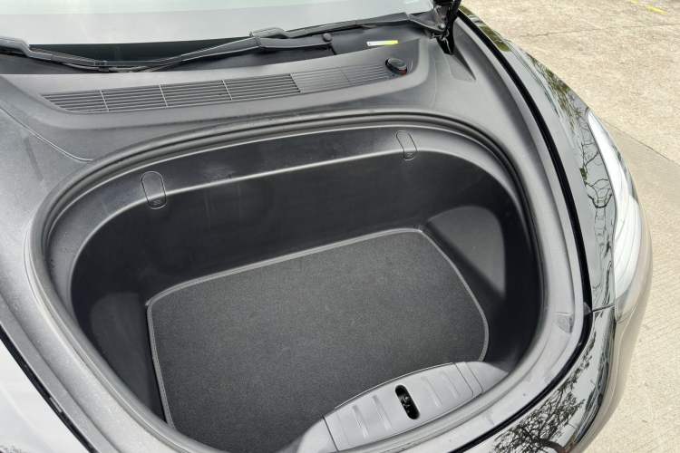 Used Tesla Model 3 2019 Long-Range Rear-Wheel-Drive Version Interior 6