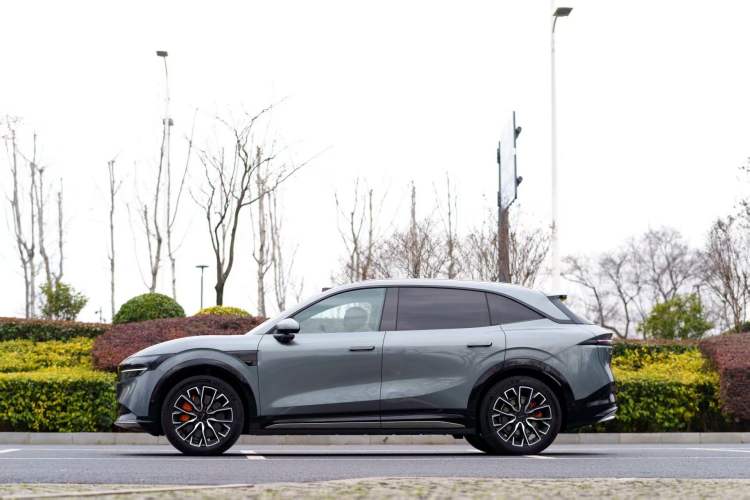 Used Zeekr 7X 2025 100 kWh Long-Range Rear-Wheel Drive with Intelligent Driving Features