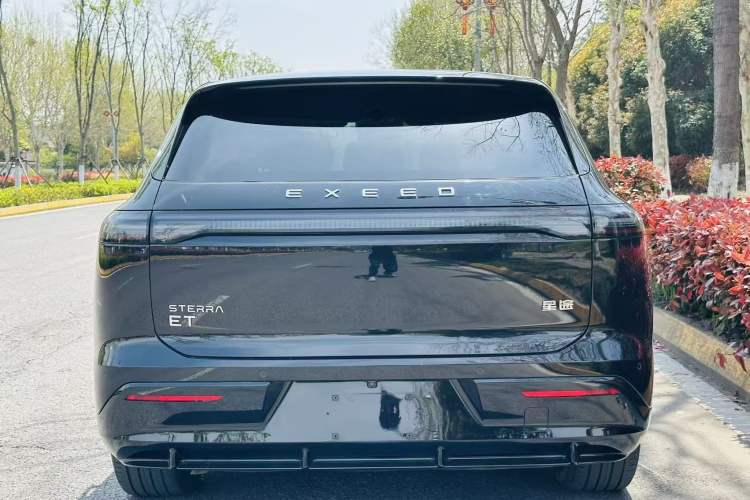 Used EXEED Star Era ET 2024 Extended-Range 240 Ultra All-Wheel Drive Exterior 4
