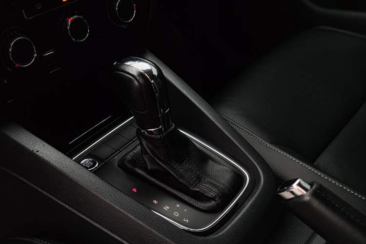 Used Volkswagen Sagitar 2018 1.6L Automatic Comfort Model Gear Lever